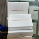 MacBook Air pallets